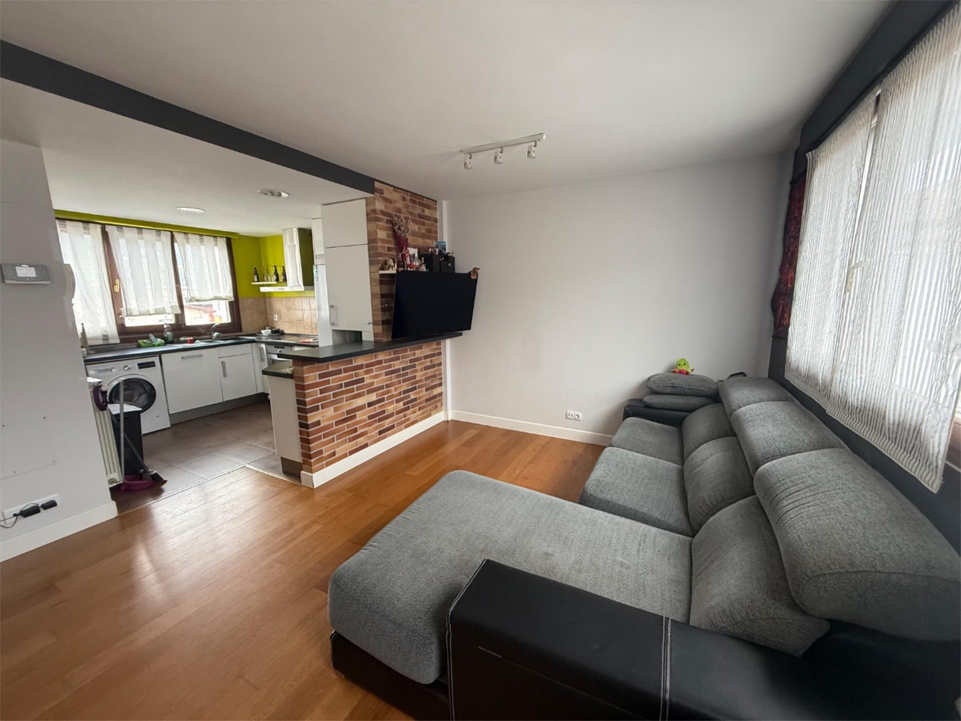 Sala d'estar de Dúplex en venda en Usurbil amb Aire condicionat, Calefacció i Parquet