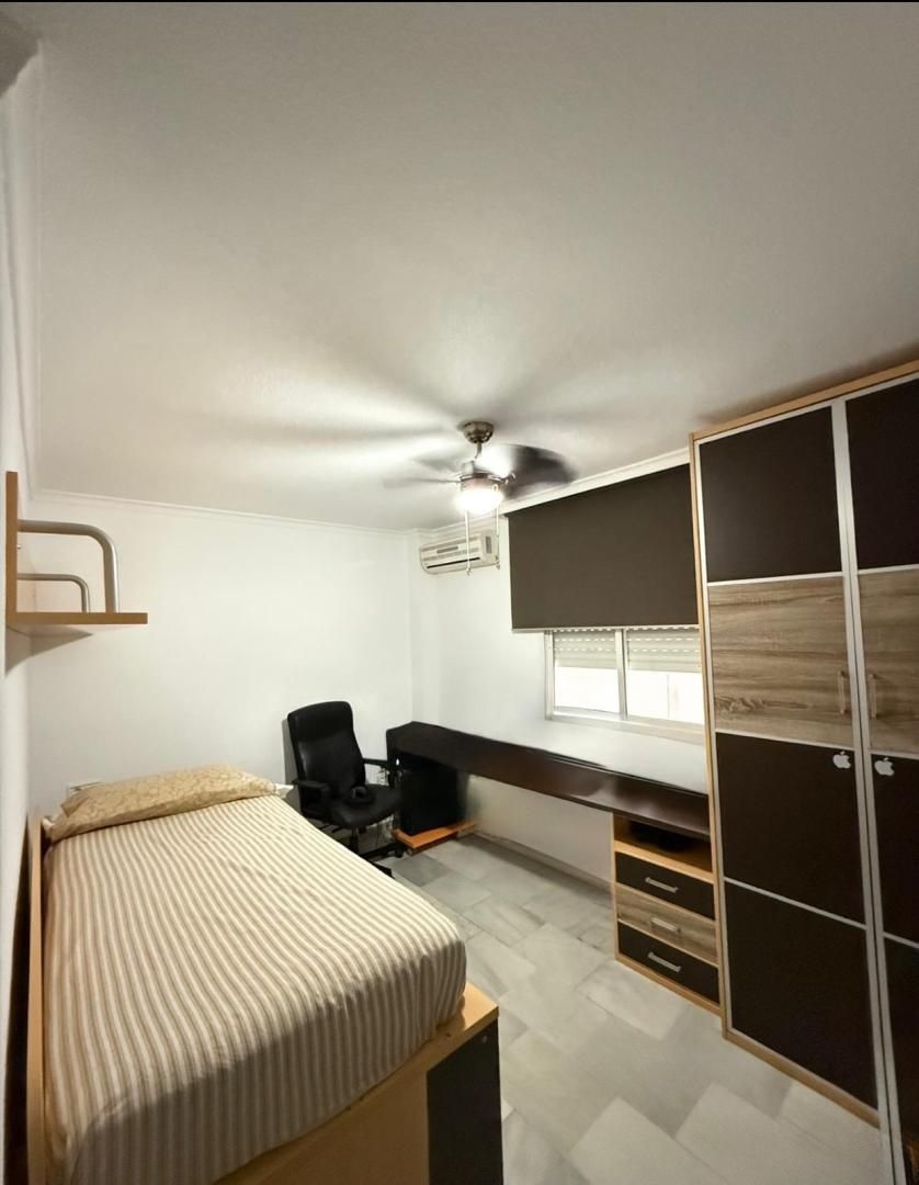 Bedroom of Flat to share in Málaga Capital  with Air Conditioner, Terrace and Swimming Pool