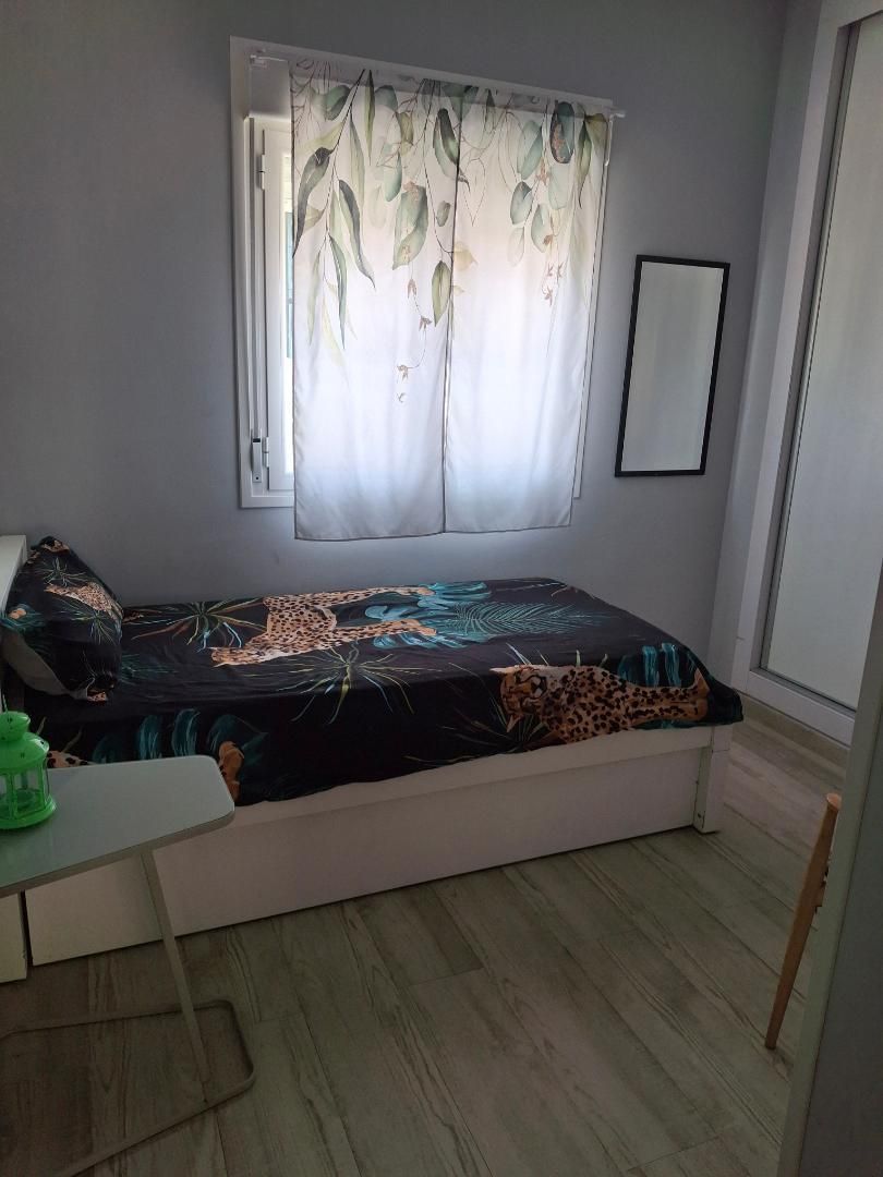 Bedroom of Flat to share in Navalcarnero  with Air Conditioner, Heating and Storage room