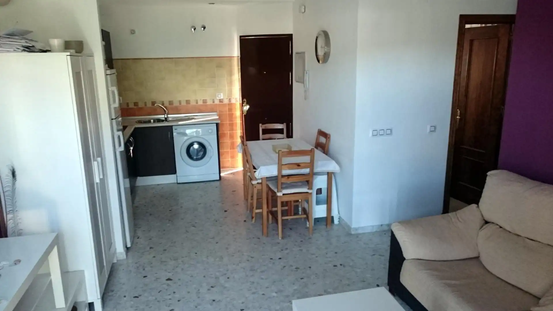 Wohnung zur Miete in Avenida de la Constitución, Avenida de Rota Küche von Wohnung zur Miete in Chipiona mit Klimaanlage, Möbliert und Waschmaschine