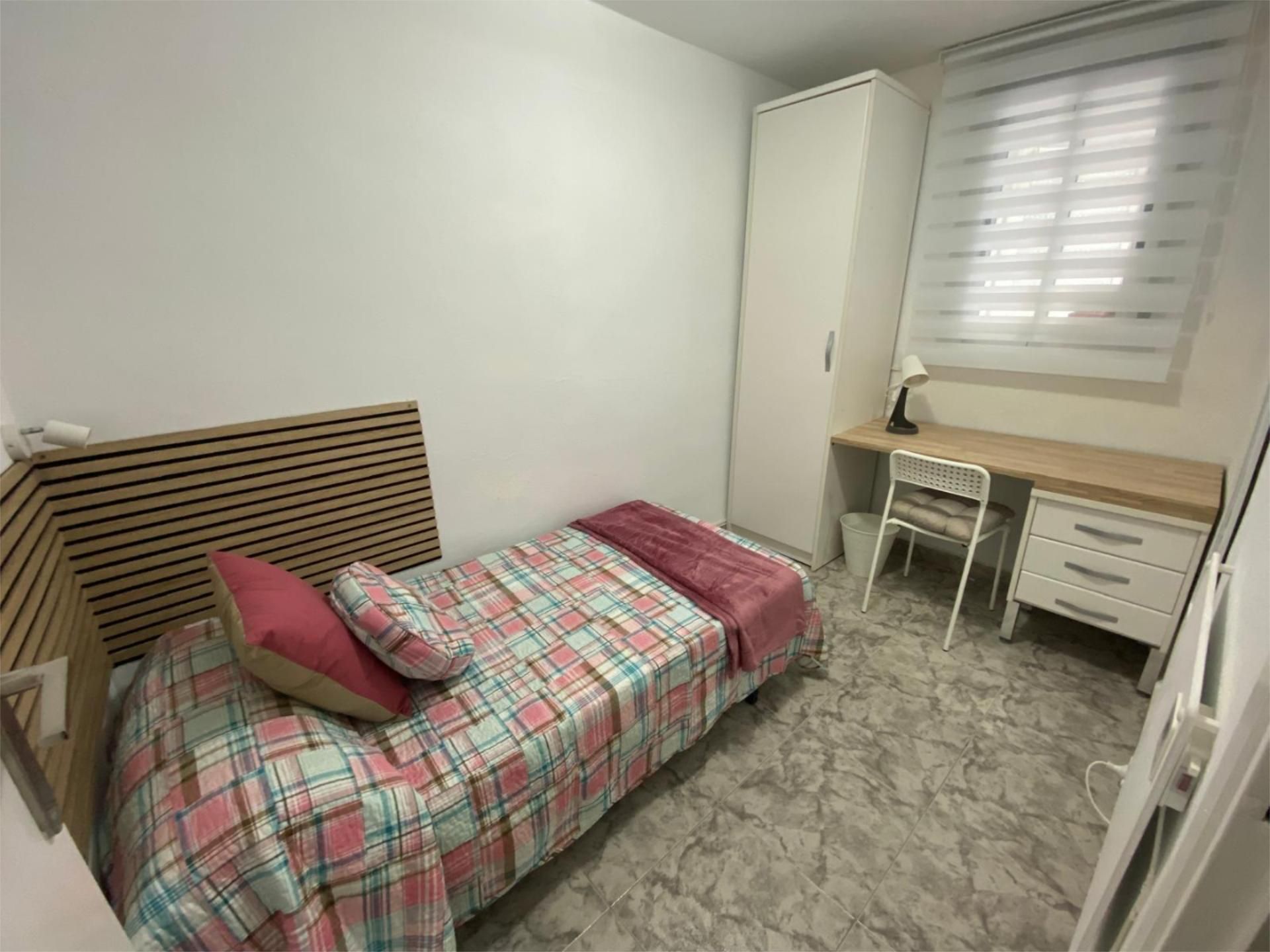 Habitación de Piso de alquiler en Plasencia con Aire acondicionado, Calefacción y Amueblado