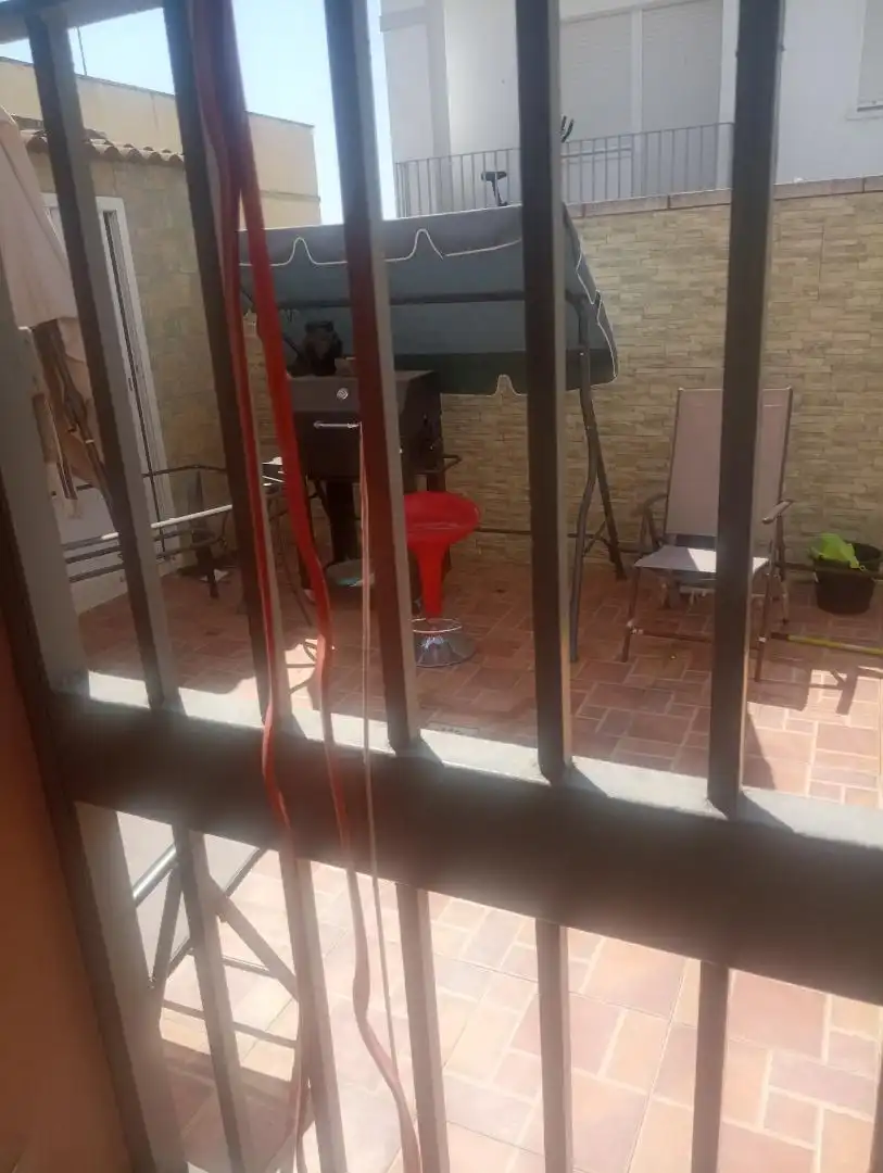 Terraza de Casa adosada para compartir en Gerena con Aire acondicionado, Calefacción y Jardín privado
