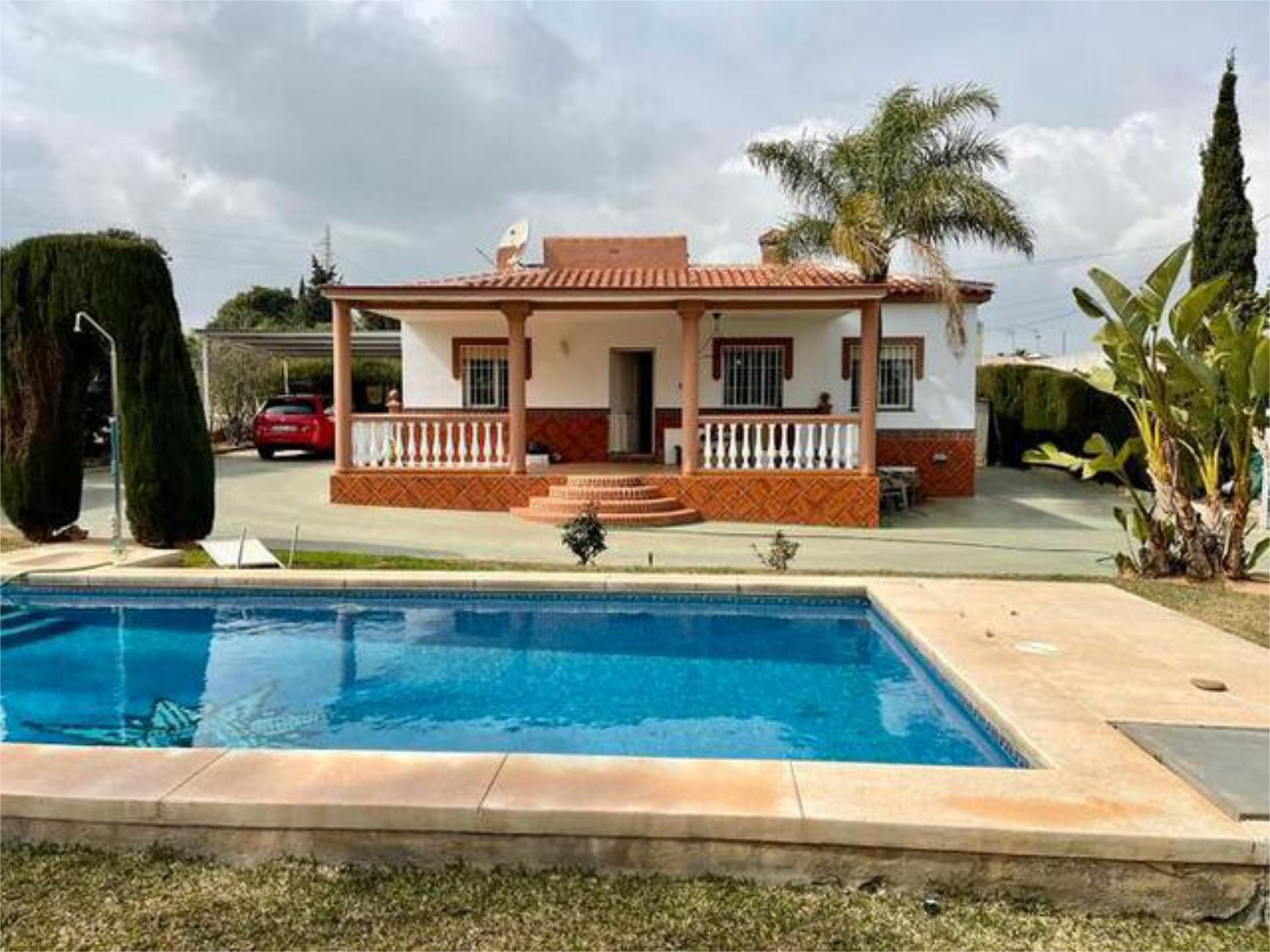 Vista exterior de Casa adosada en venta en Alhaurín de la Torre con Terraza y Piscina