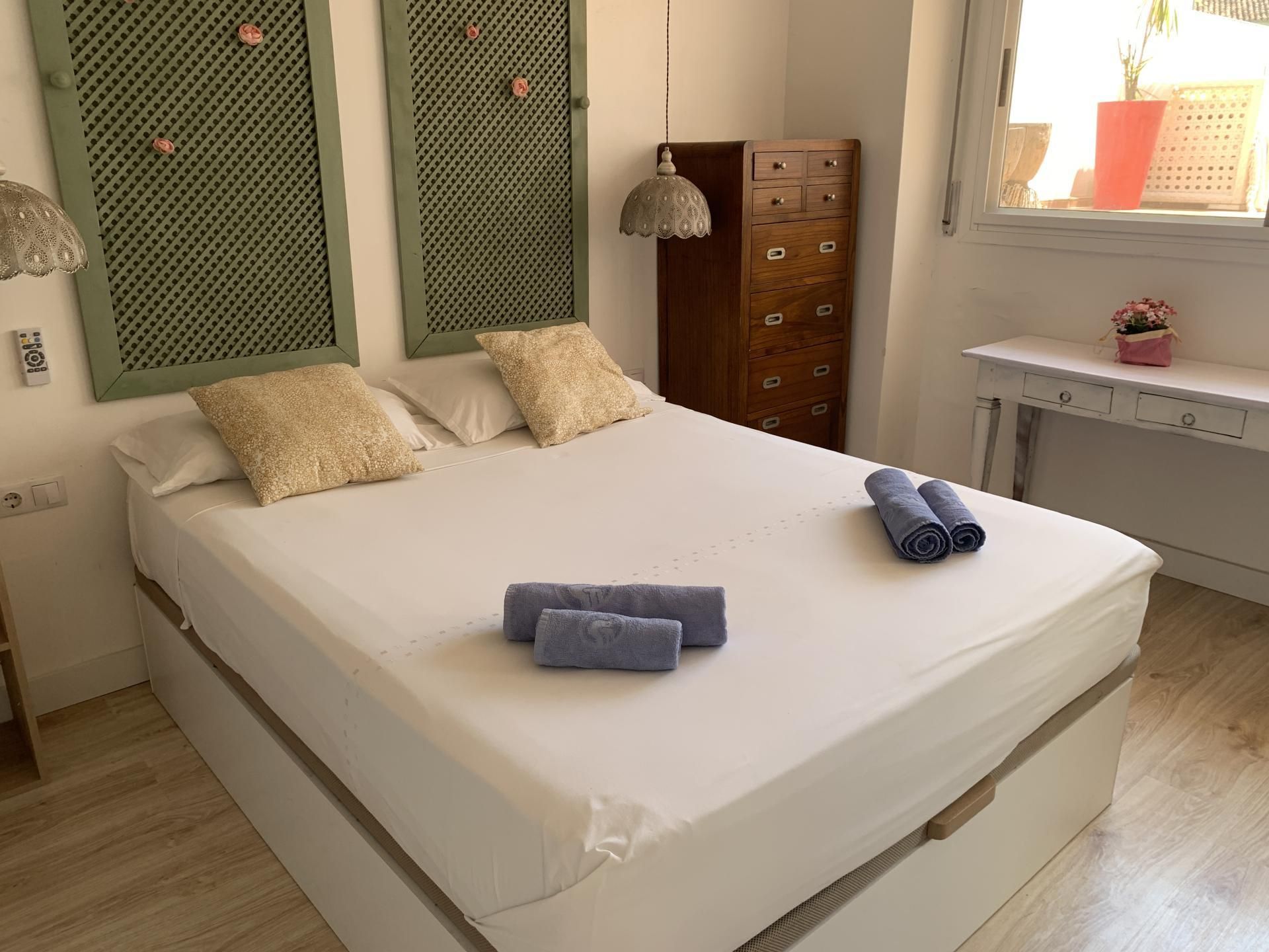 Habitación de Casa adosada de alquiler en Gandia con Terraza y Amueblado