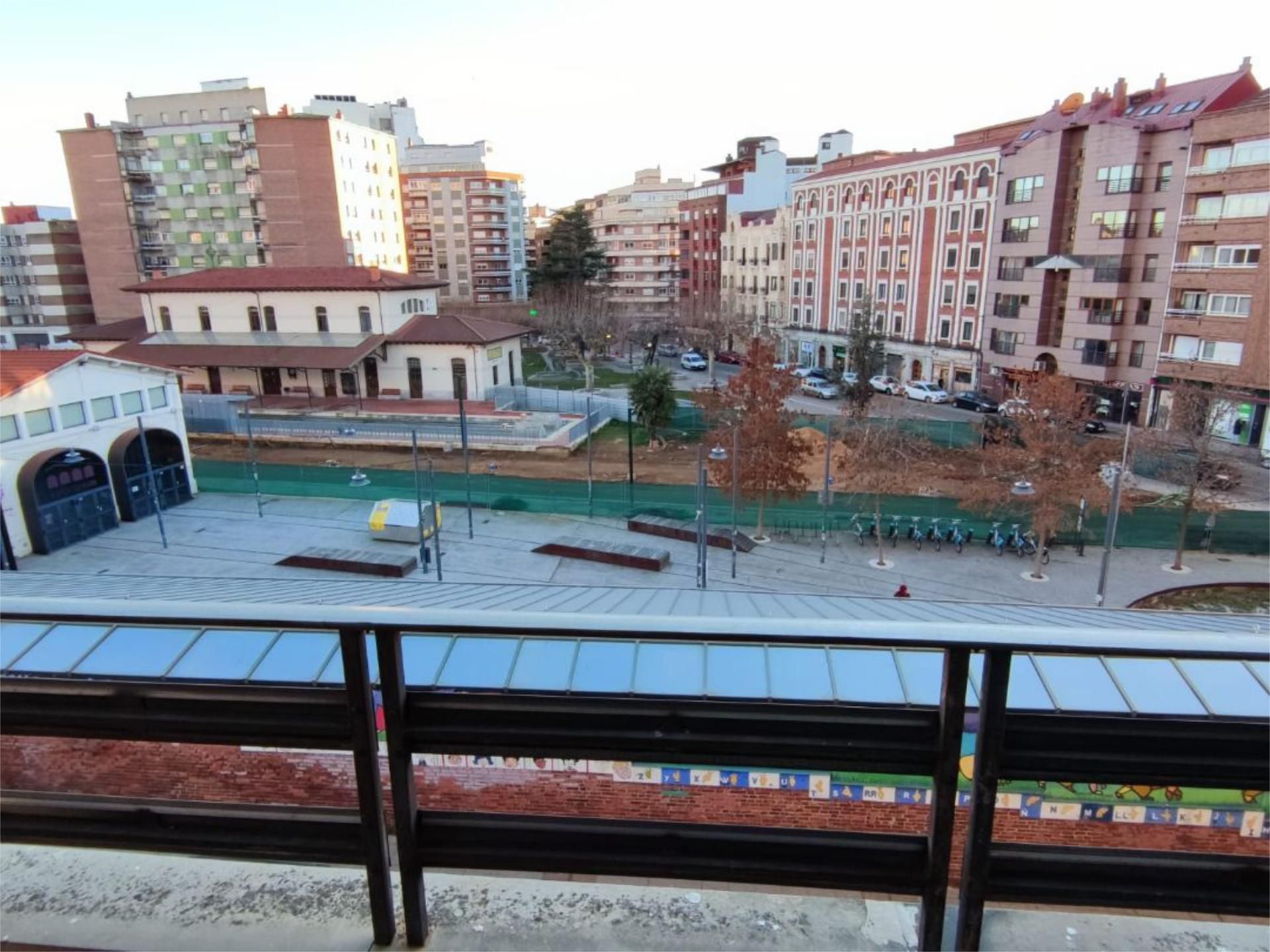 Vista exterior de Piso de alquiler en León Capital  con Terraza