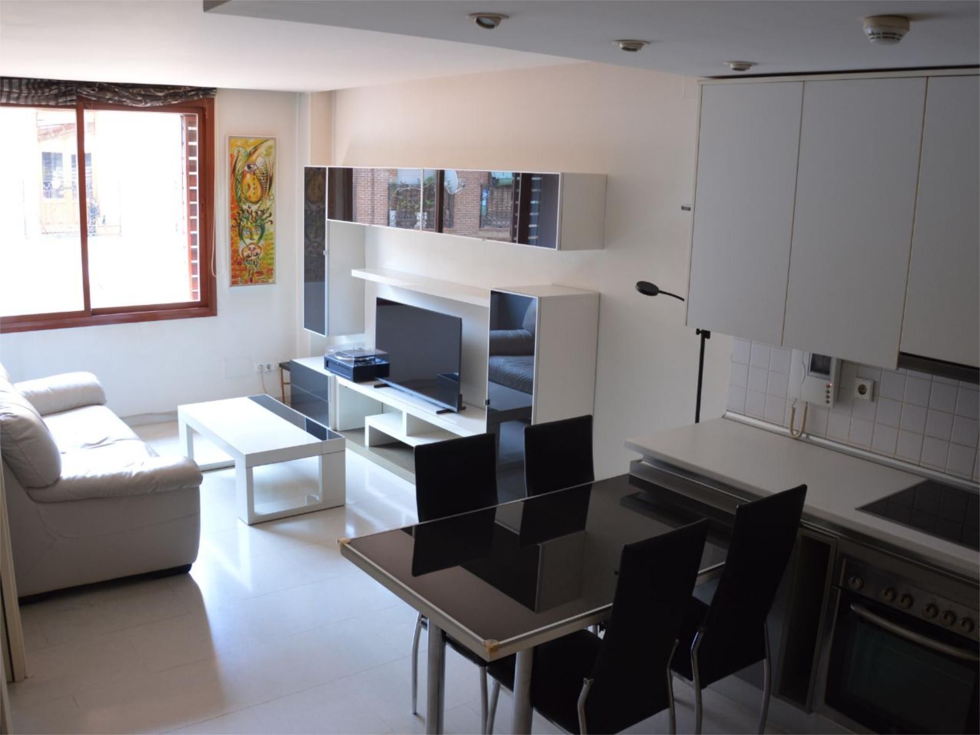 Living room of Flat for sale in  Madrid Capital  with Air Conditioner, Heating and Private garden