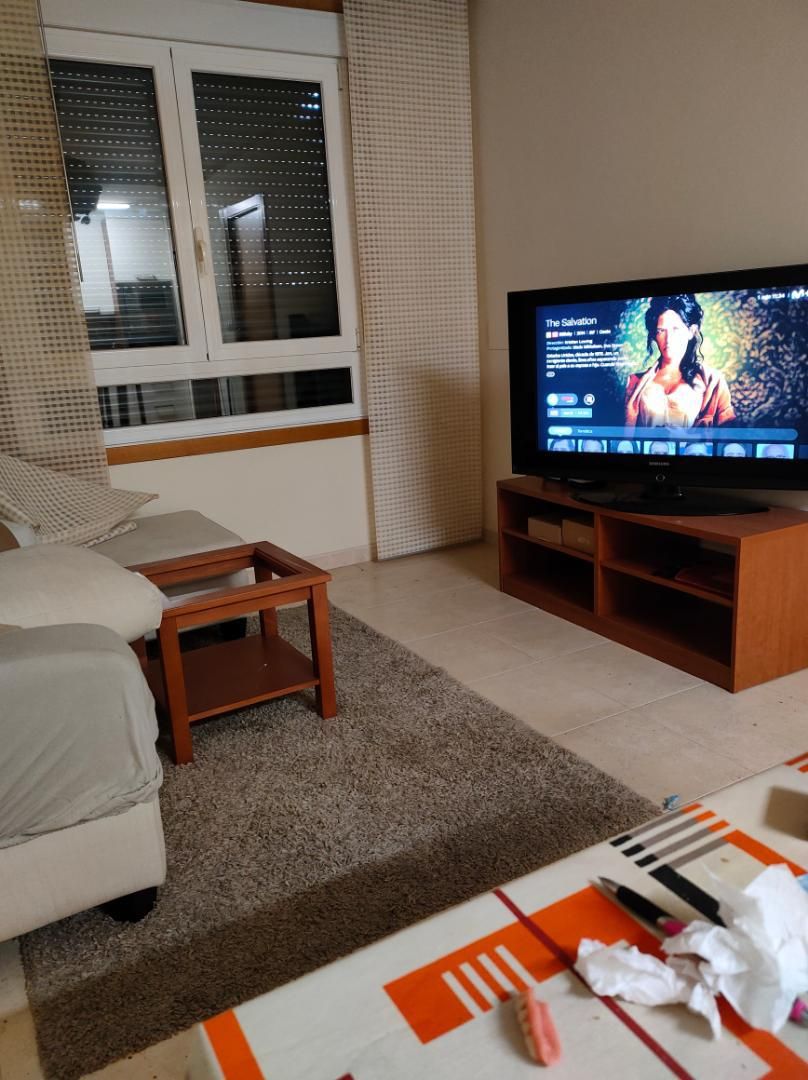 Living room of Flat to share in Ordes  with Heating, Parquet flooring and Storage room