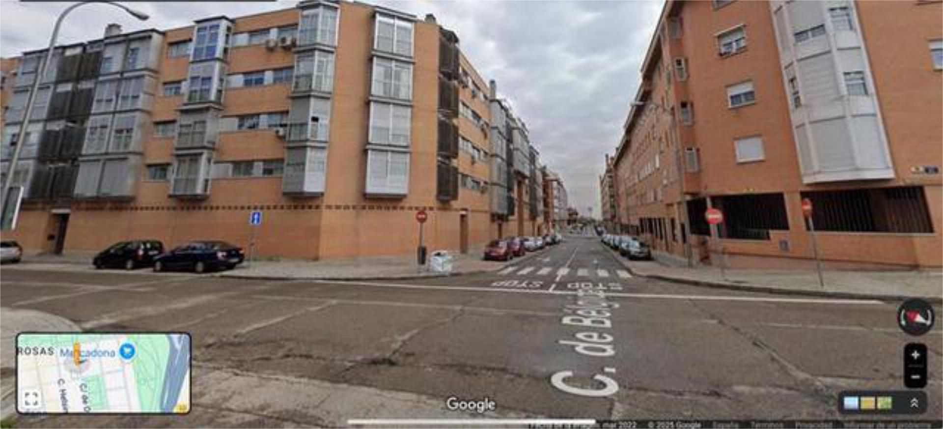Vista exterior de Piso de alquiler en  Madrid Capital con Calefacción, Jardín privado y Trastero