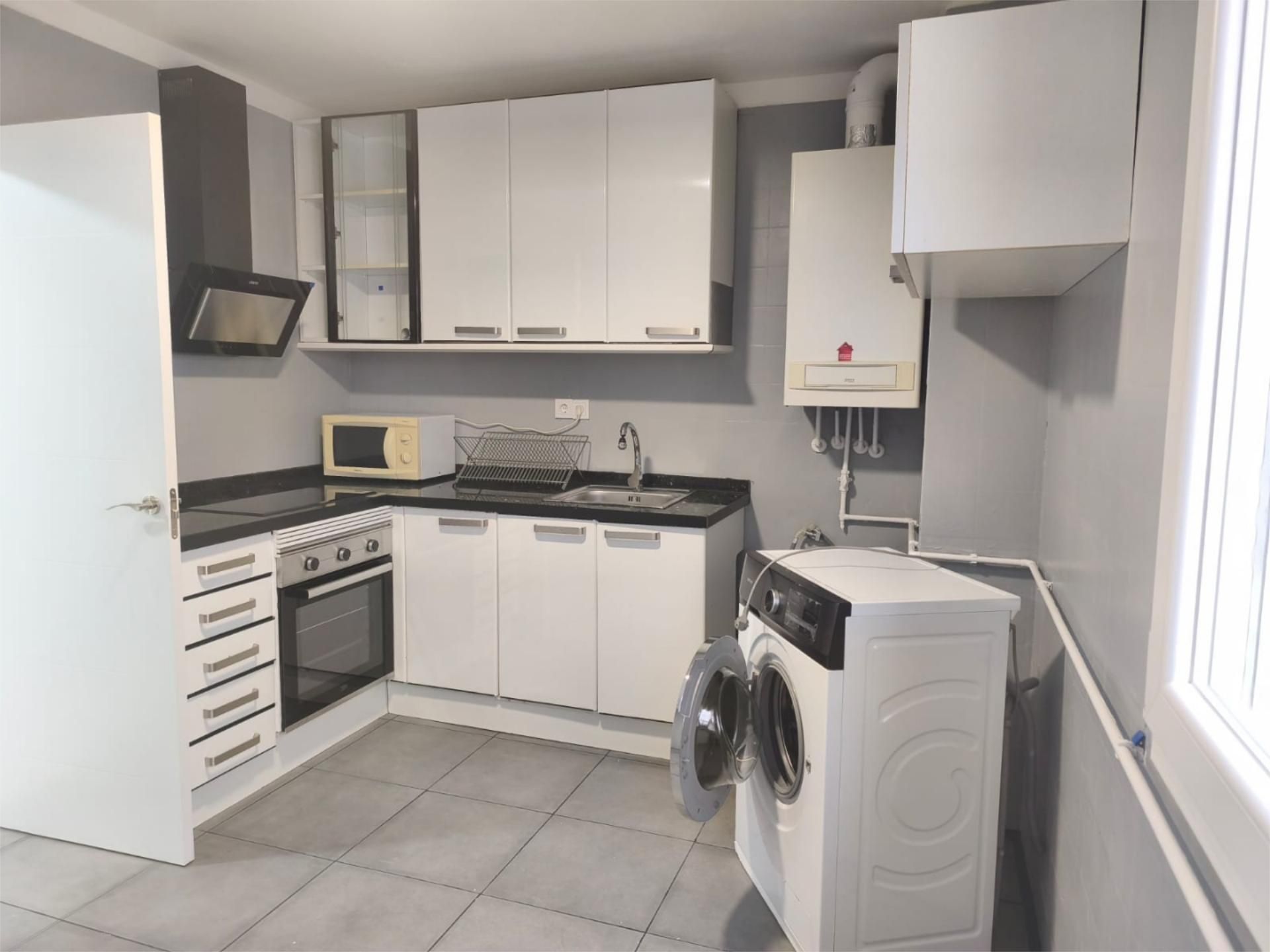 Cocina de Piso de alquiler en Oviedo  con Calefacción, Parquet y Horno