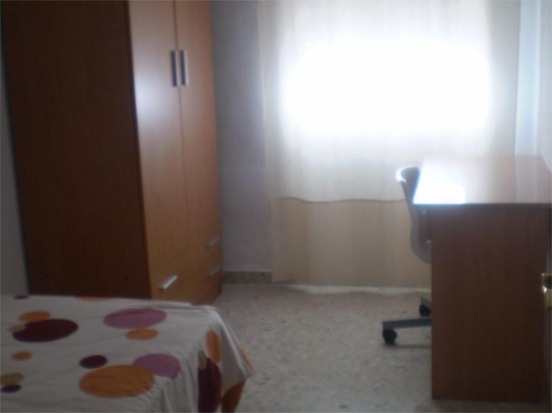 Habitación de Piso de alquiler en  Cádiz Capital con Amueblado