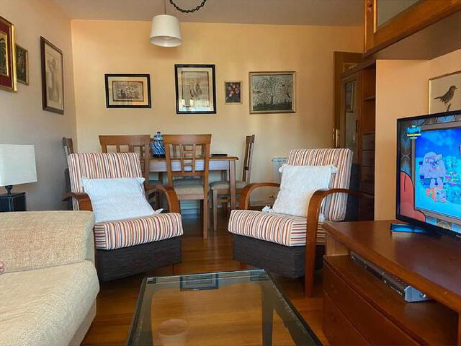 Sala de estar de Ático de alquiler en Sarria con Calefacción, Terraza y Amueblado