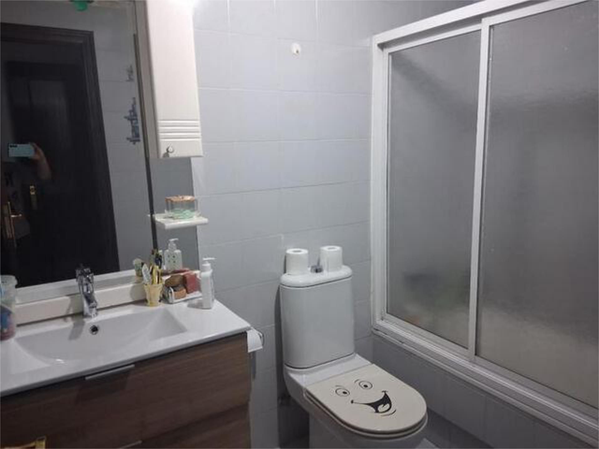 Baño de Estudio para compartir en Nigrán con Calefacción, Trastero y Amueblado