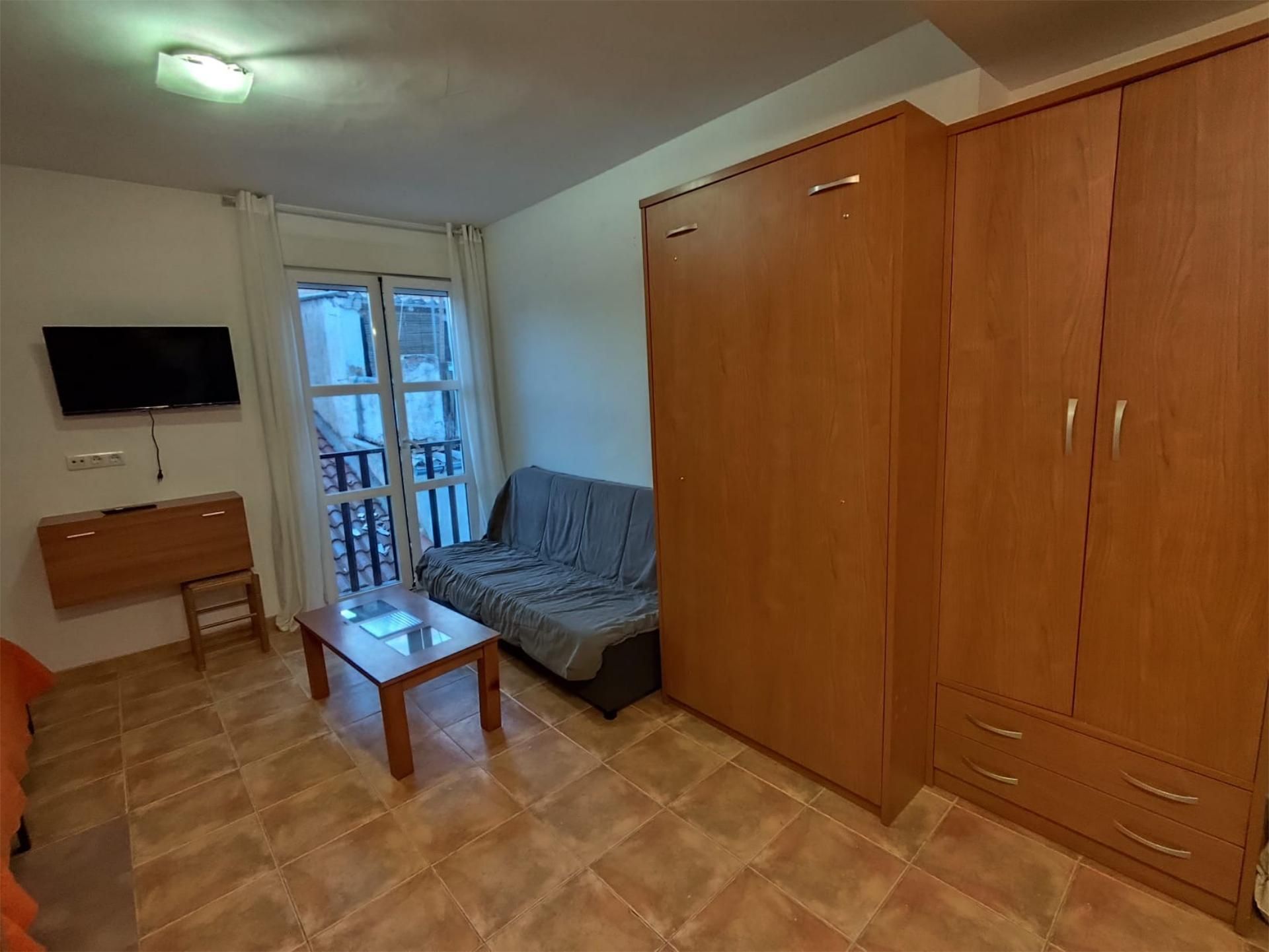Dormitori de Pis de lloguer en Güéjar Sierra amb Parquet, Terrassa i Moblat