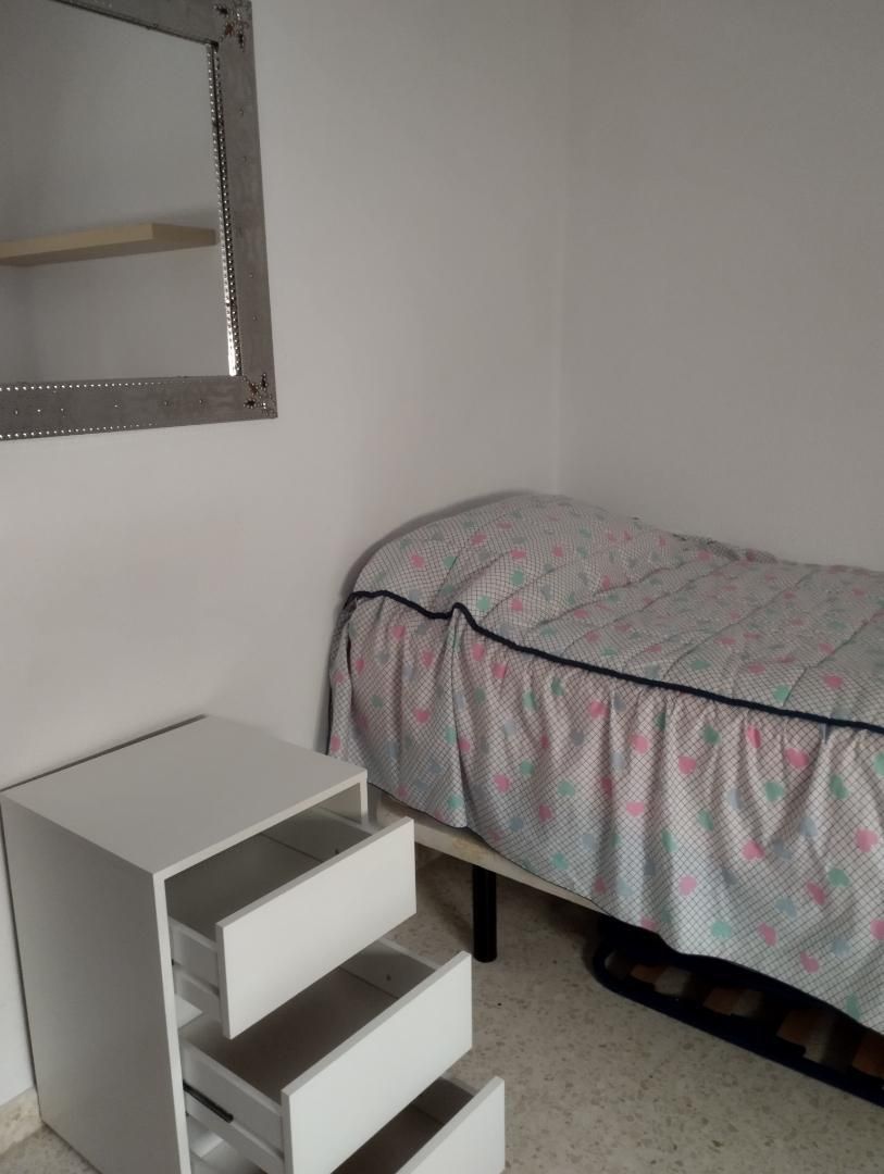 Bedroom of Flat to share in Tomares  with Furnished