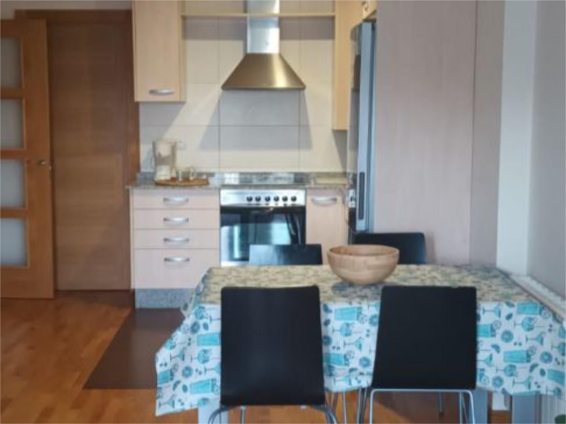 Cocina de Piso de alquiler en Carballo con Calefacción, Jardín privado y Parquet