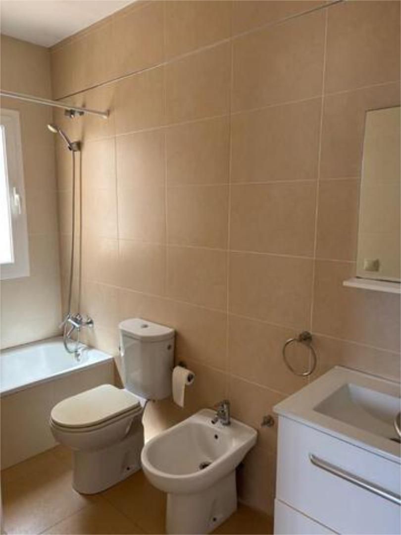 Bany de Apartament de lloguer en Pulpí amb Terrassa, Piscina i Moblat