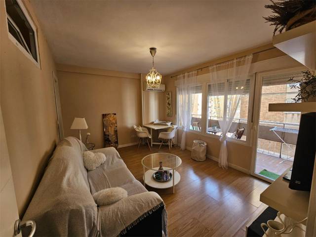 Piso en Venta en Calle Héroe de Sostoa, 80 en Parque Ayala - Jardín de la Abadía - Huelín