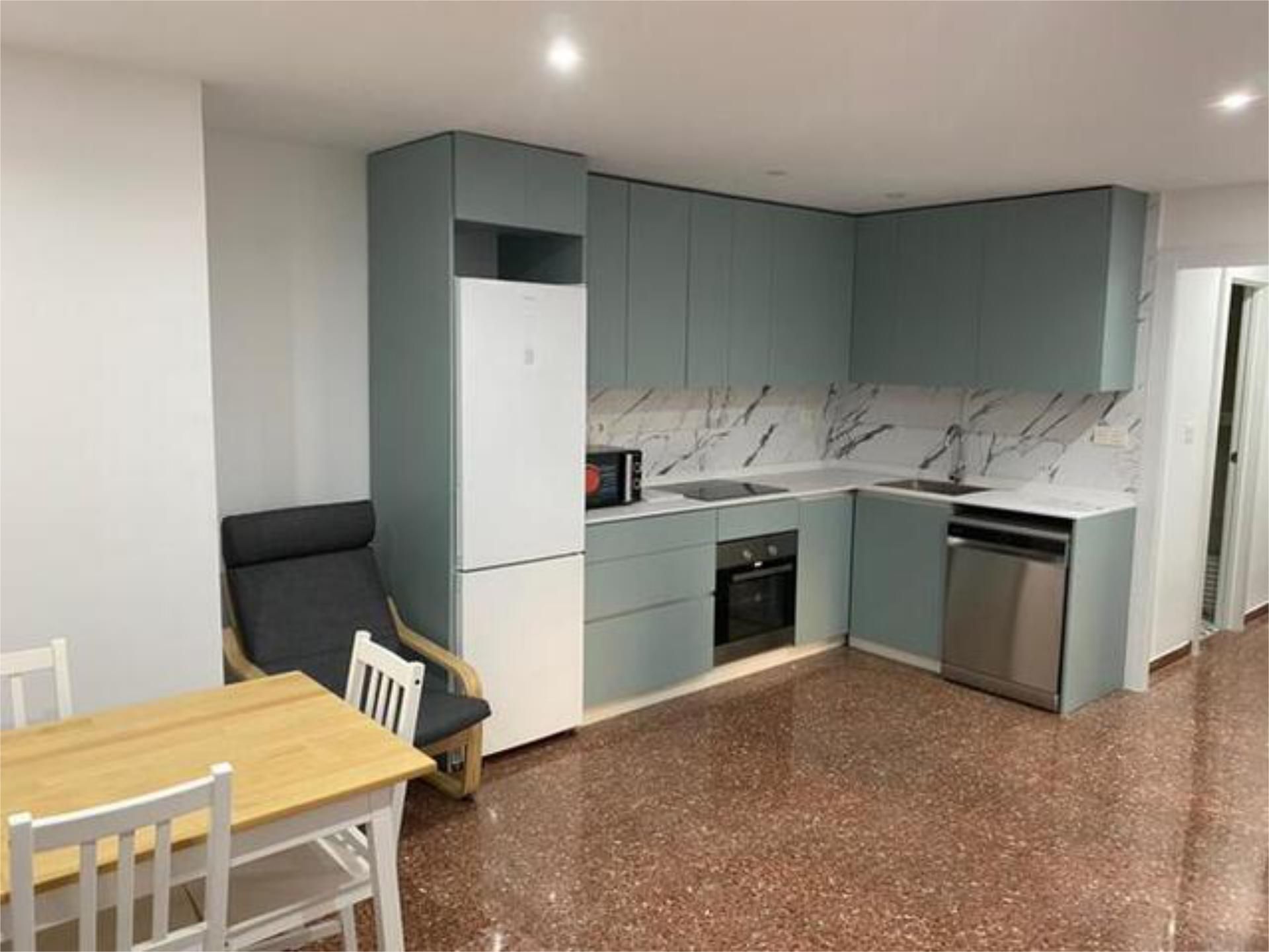 Cocina de Piso de alquiler en  Granada Capital con Calefacción, Jardín privado y Amueblado
