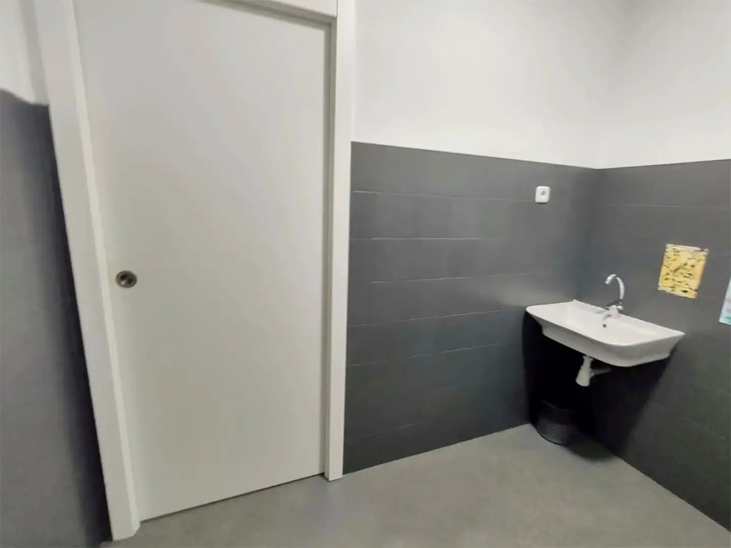 Local de alquiler en Ronda del Parque Bellavista, 4, Centro Baño de Local de alquiler en Rivas-Vaciamadrid con Amueblado