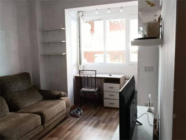 Piso en Venta en Calle Carolina Coronado, 4 en Ventas