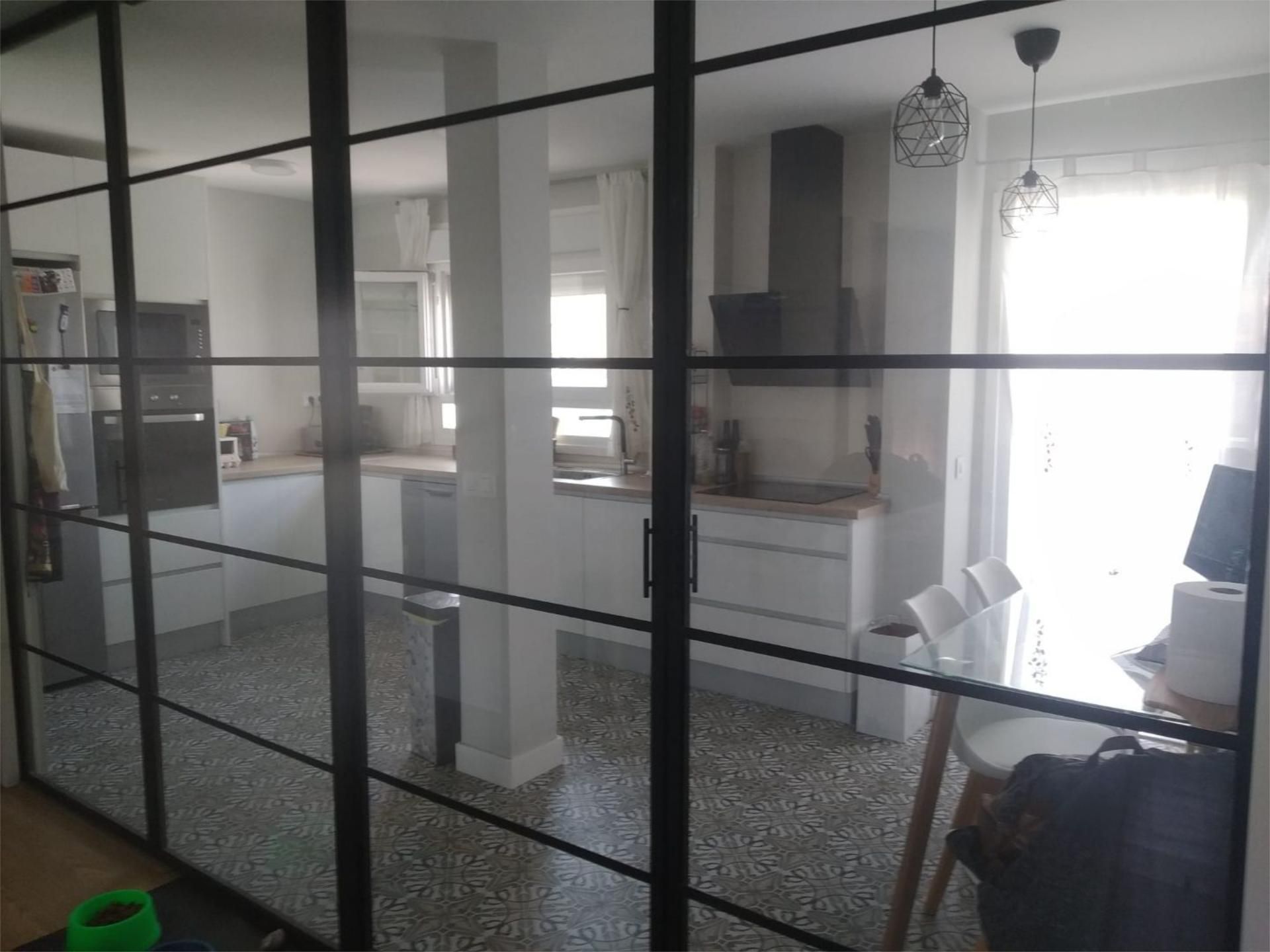 Kitchen of Flat to share in Badajoz Capital  with Air Conditioner, Heating and Parquet flooring