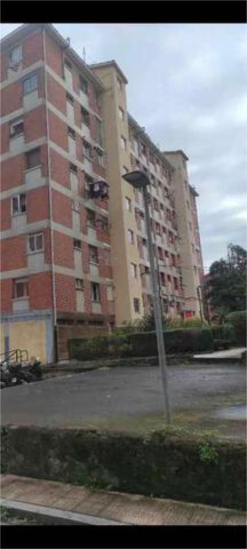 Vista exterior de Pis en venda en Barakaldo  amb Terrassa, Traster i Moblat
