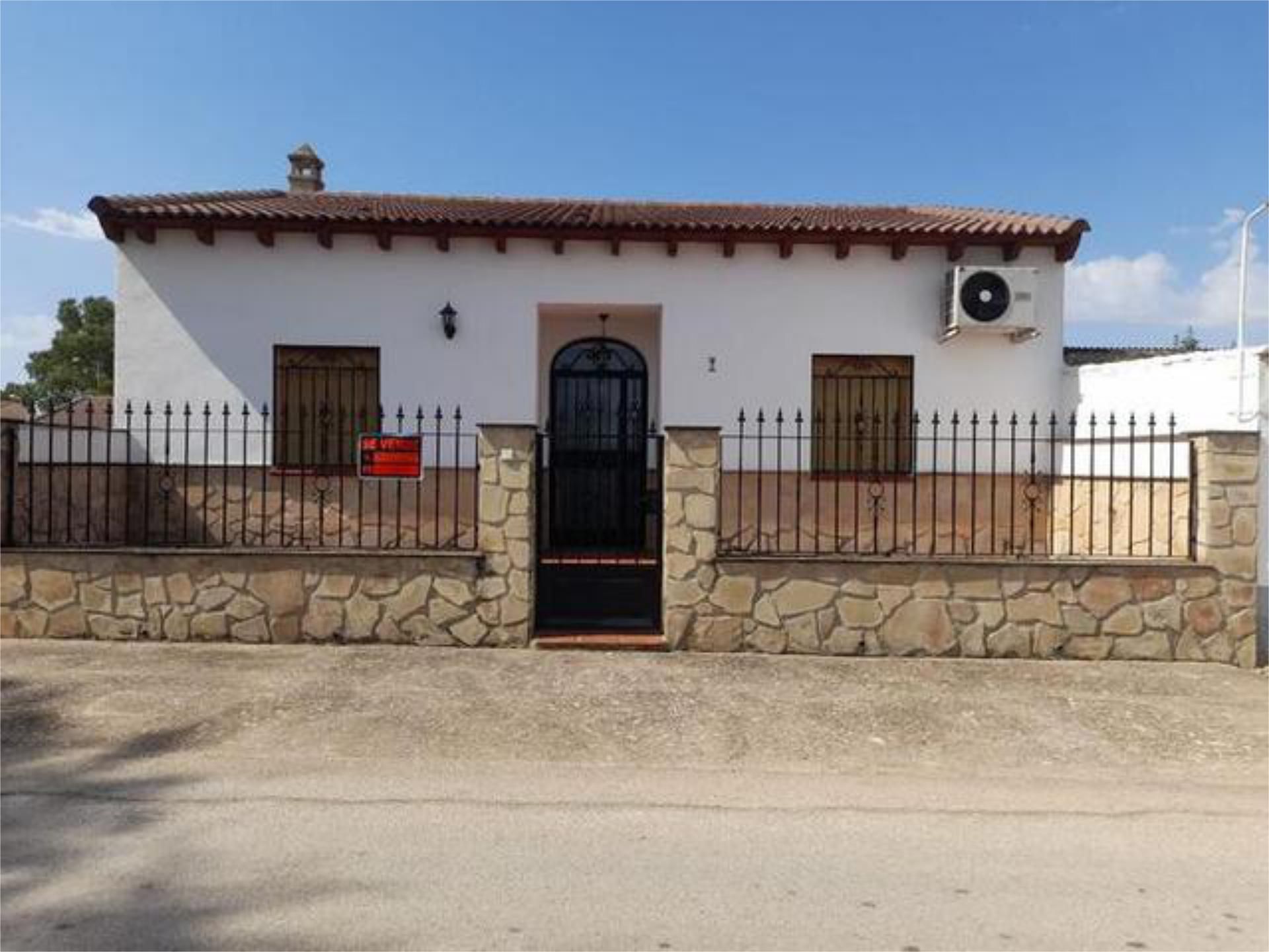 Vista exterior de Casa o xalet en venda en Mengíbar amb Calefacció, Jardí privat i Terrassa