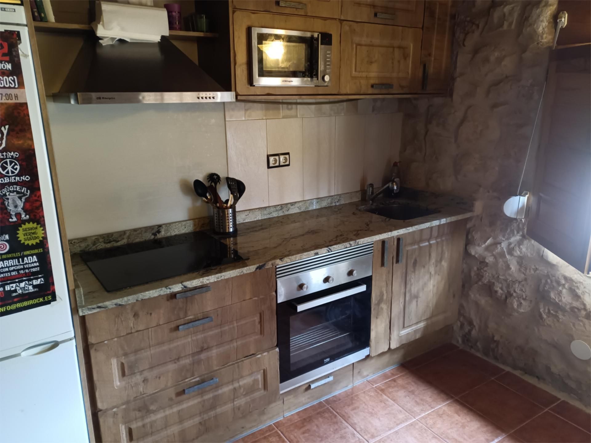 Cuina de Casa adosada de lloguer en San Martín de Rubiales amb Calefacció, Moblat i Forn