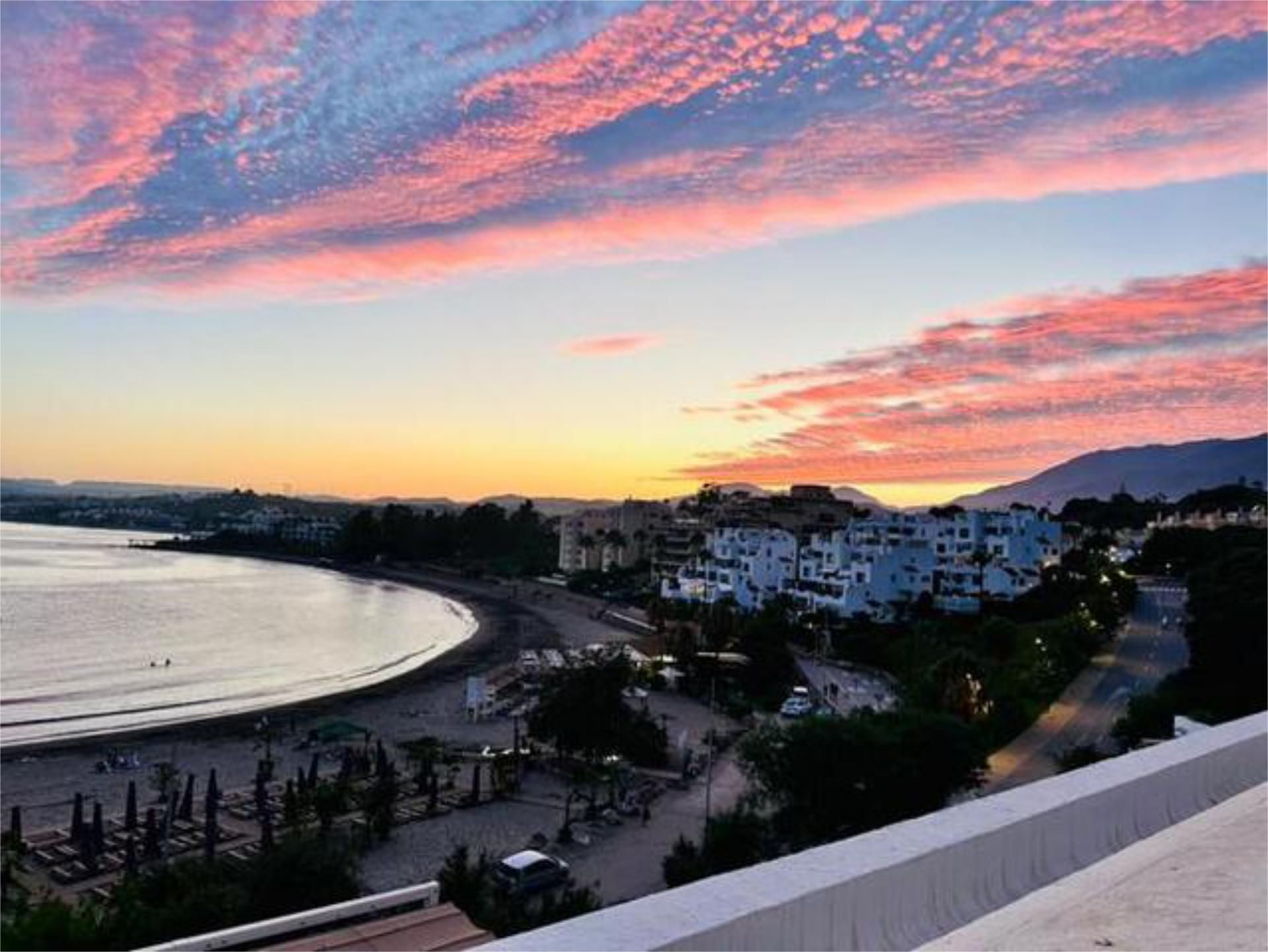 Vista exterior de Casa o xalet per a compartir en Estepona