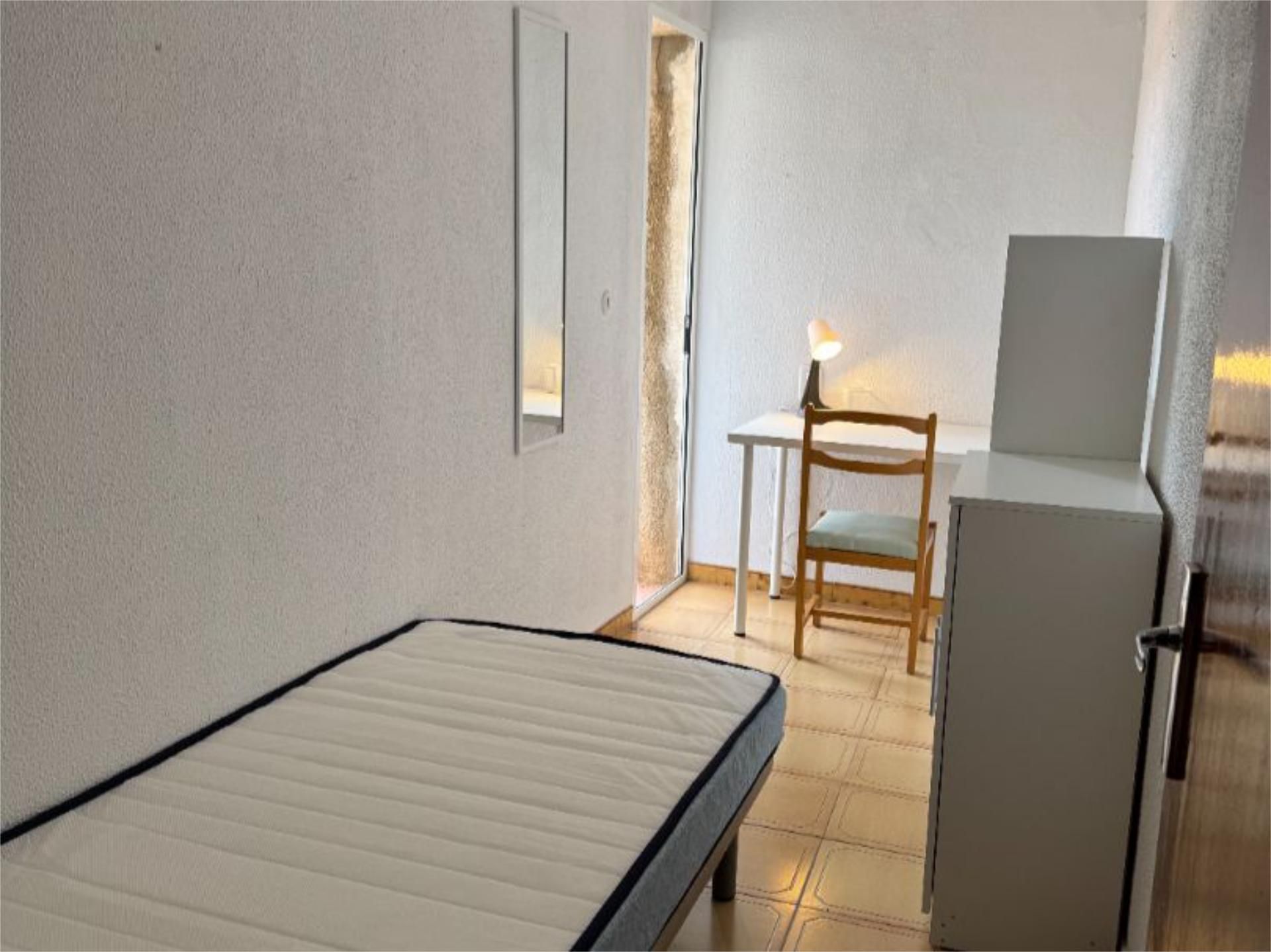 Bedroom of Flat to share in Almadén  with Furnished and Balcony