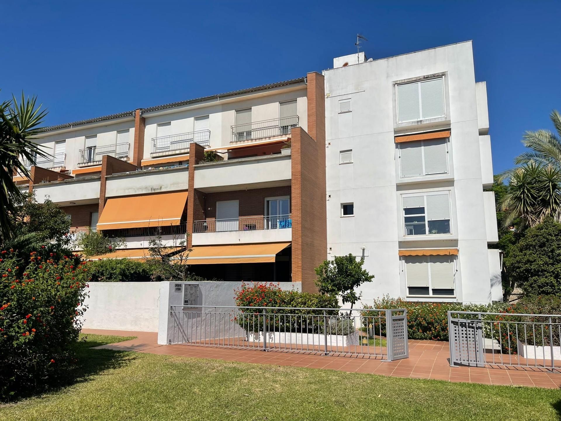 Vista exterior de Pis en venda en Mairena del Aljarafe amb Aire condicionat i Piscina