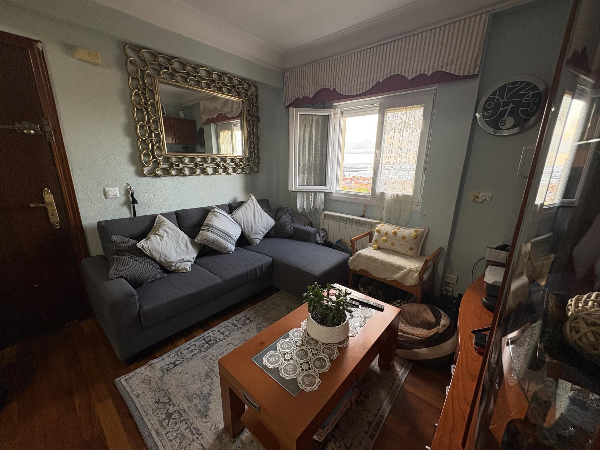 Sala de estar de Piso en venta en Santurtzi  con Calefacción, Jardín privado y Parquet