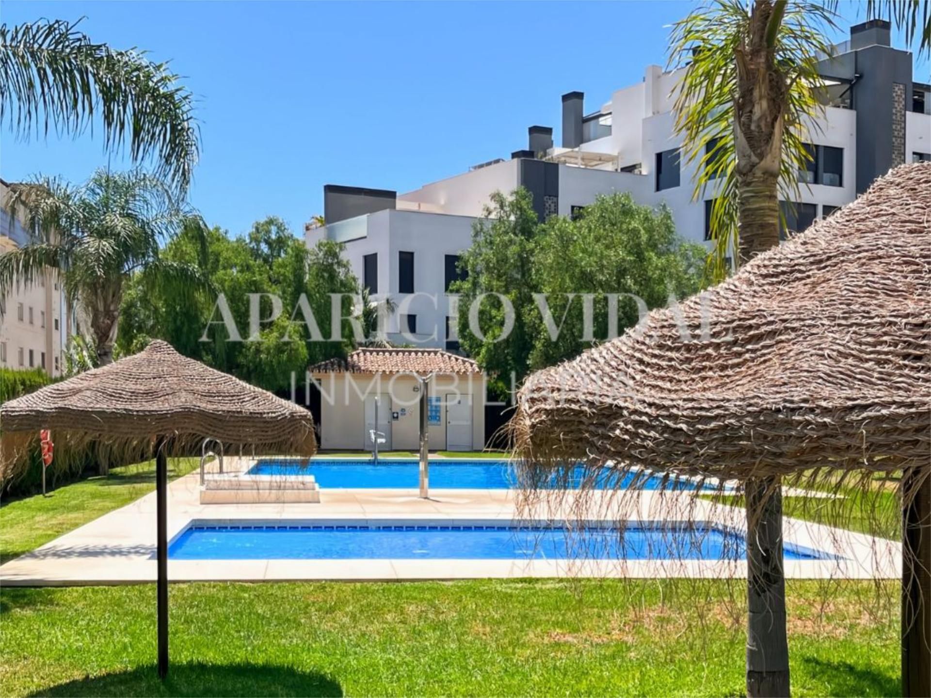 Vista exterior de Pis en venda en Torremolinos amb Terrassa i Piscina