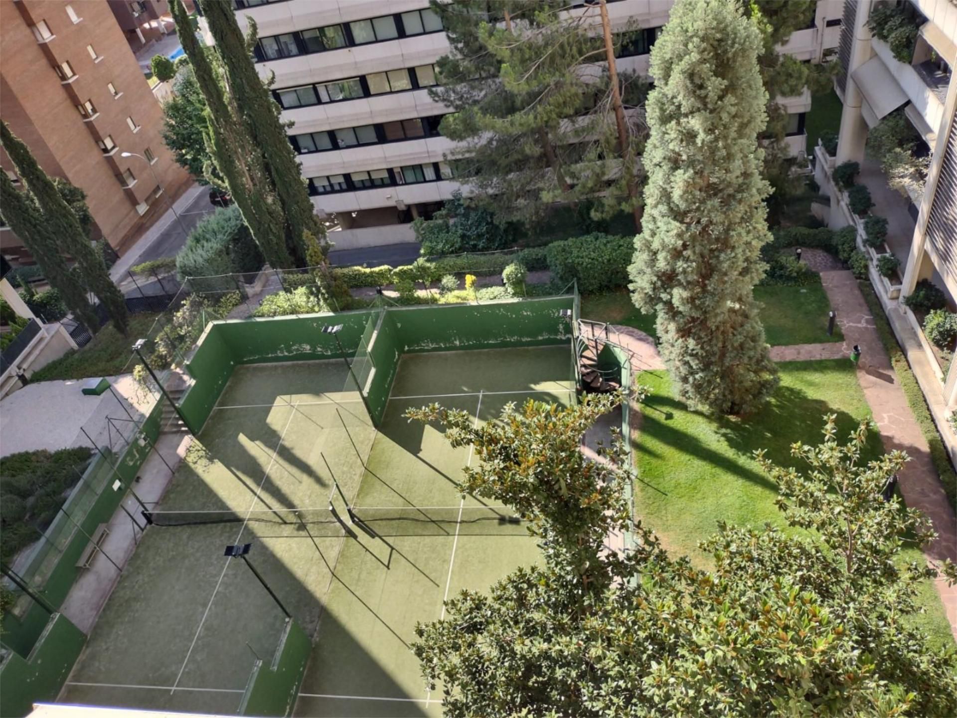 Jardí de Pis en venda en  Madrid Capital amb Aire condicionat i Piscina