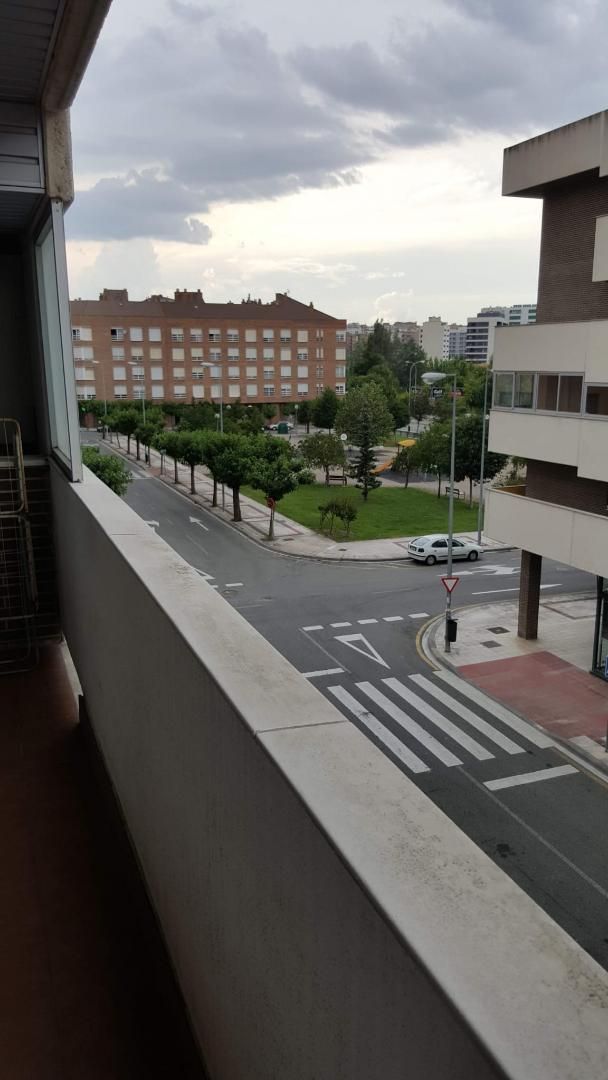 Vista exterior de Piso de alquiler en  Pamplona / Iruña con Calefacción, Parquet y Terraza