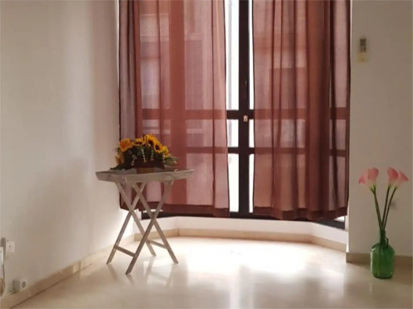Schlafzimmer von Büro zur Miete in Huesca