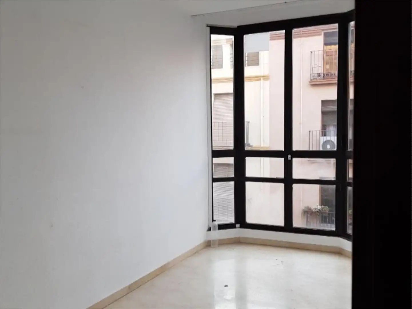Schlafzimmer von Büro zur Miete in Huesca