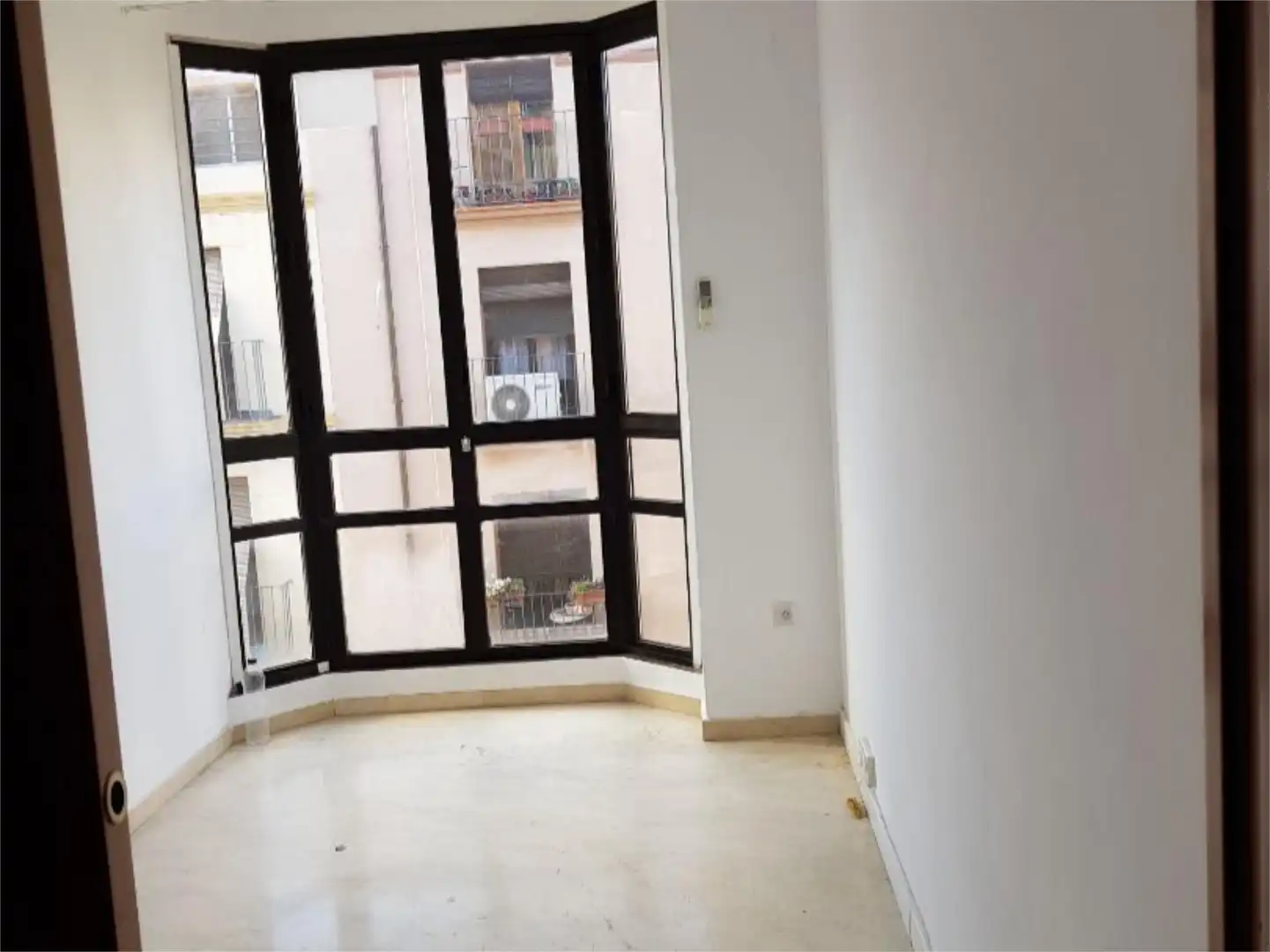 Schlafzimmer von Büro zur Miete in Huesca
