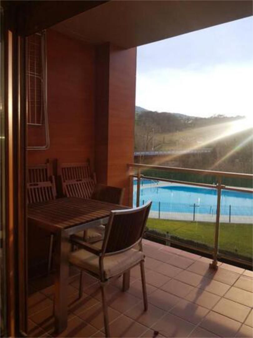 Terrassa de Apartament de lloguer en Cangas de Onís amb Calefacció, Terrassa i Piscina