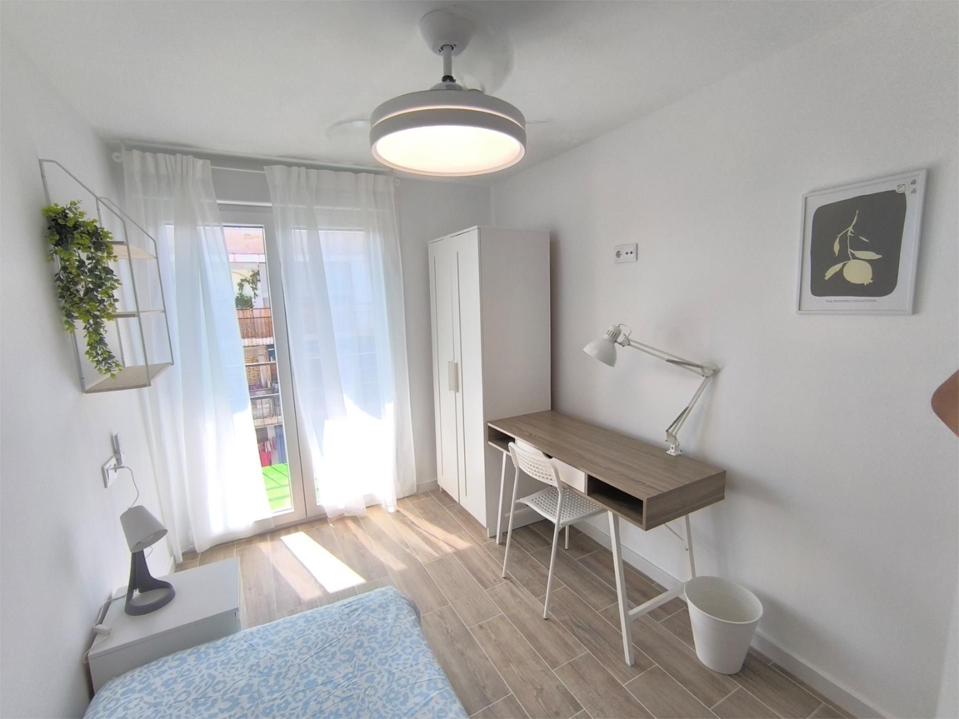 Bedroom of Flat to share in Elche / Elx  with Parquet flooring, Terrace and Storage room