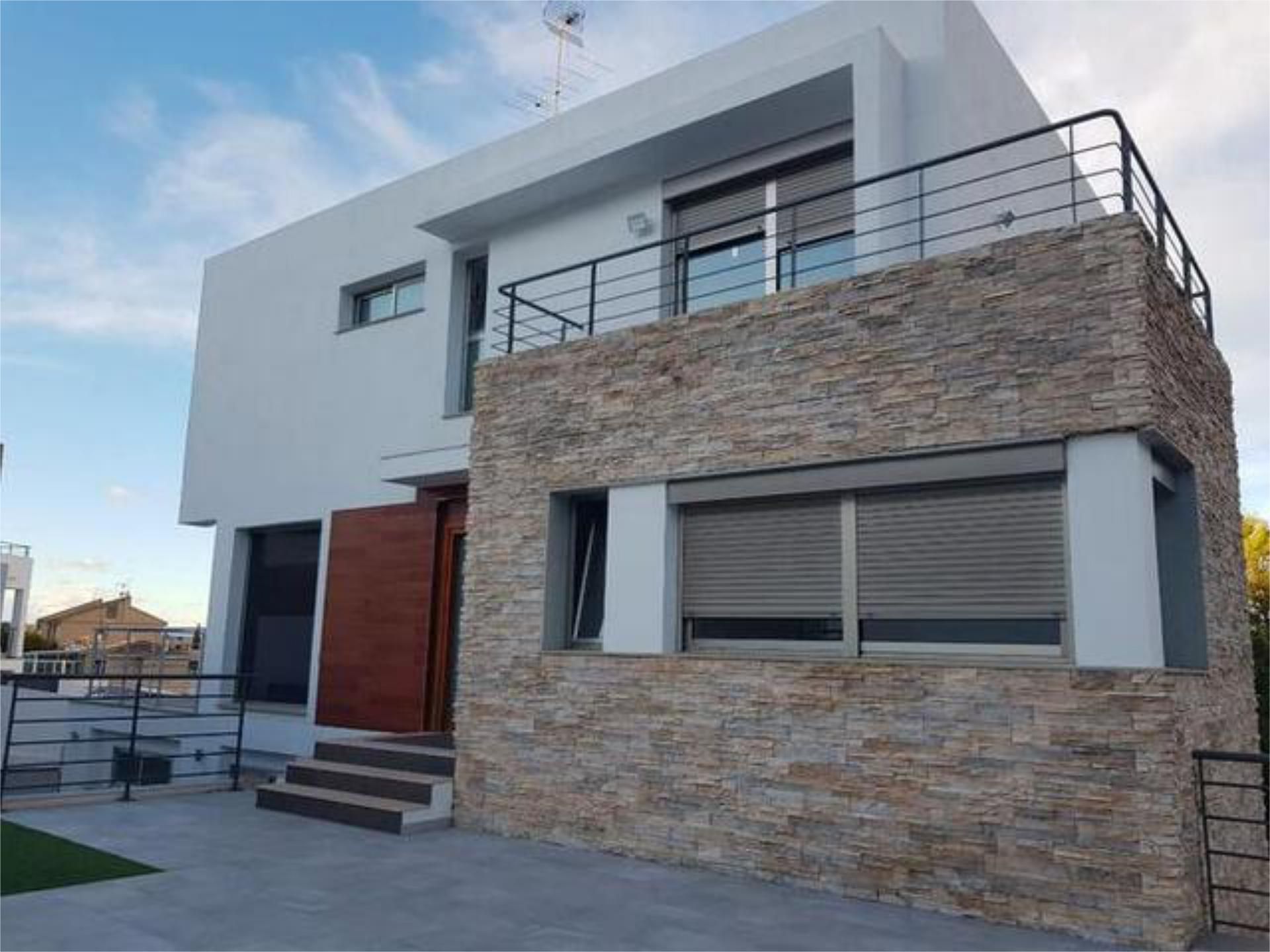 Exterior view of Single-family semi-detached to rent in Chiva  with Heating, Private garden and Terrace