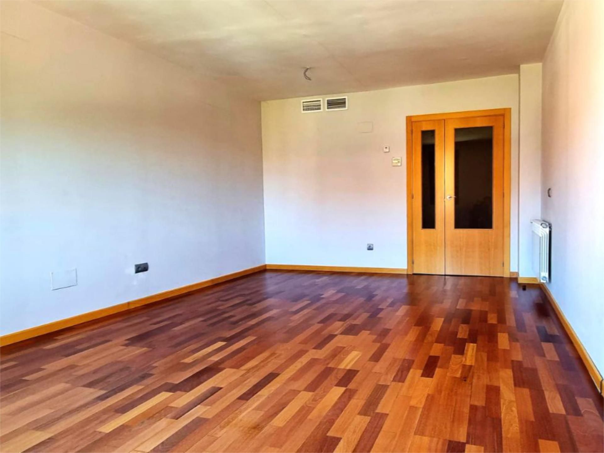 Living room of Flat to rent in Yebes  with Heating, Private garden and Parquet flooring