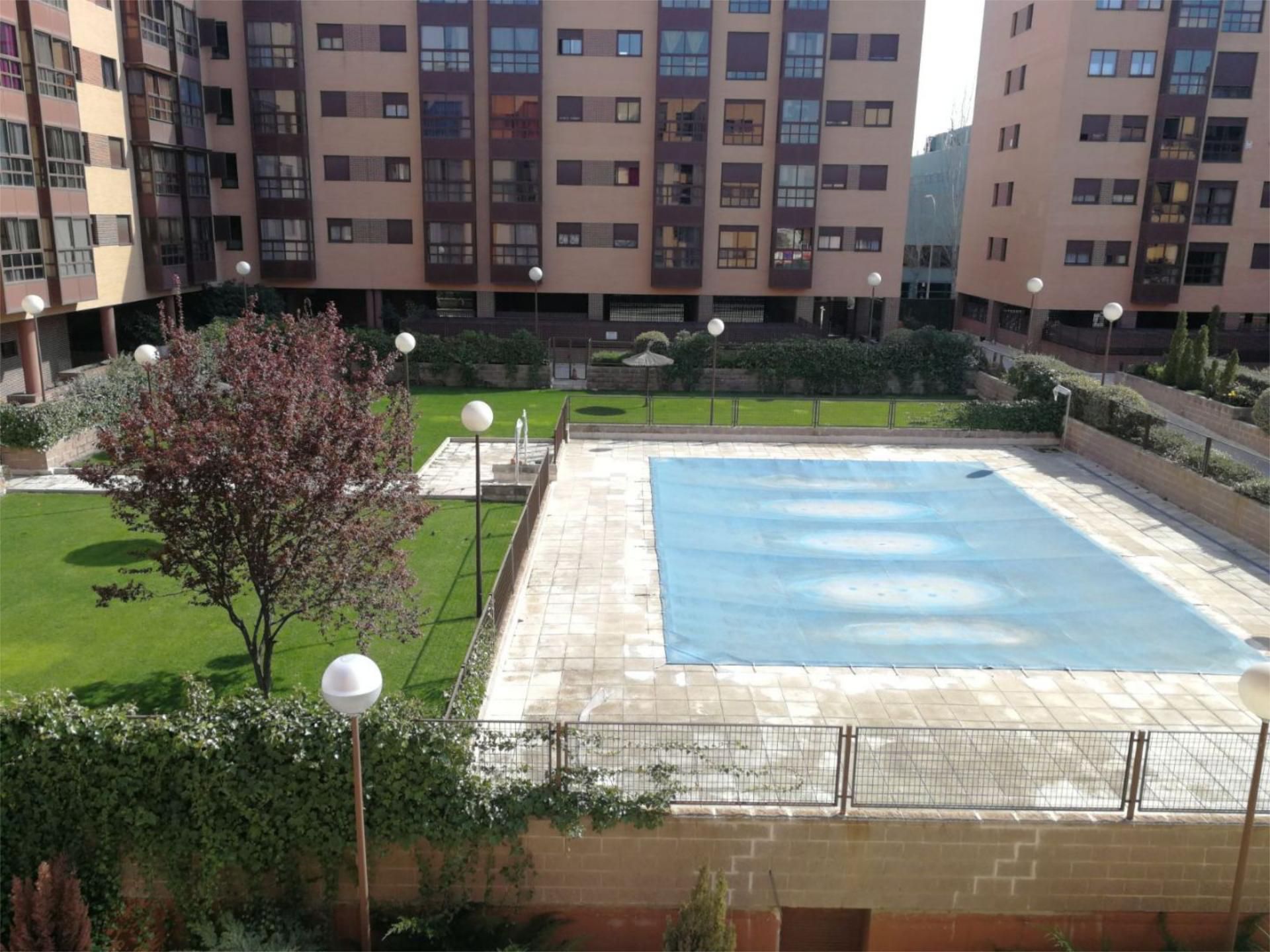 Piscina de Apartament de lloguer en  Madrid Capital amb Aire condicionat, Piscina i Balcó
