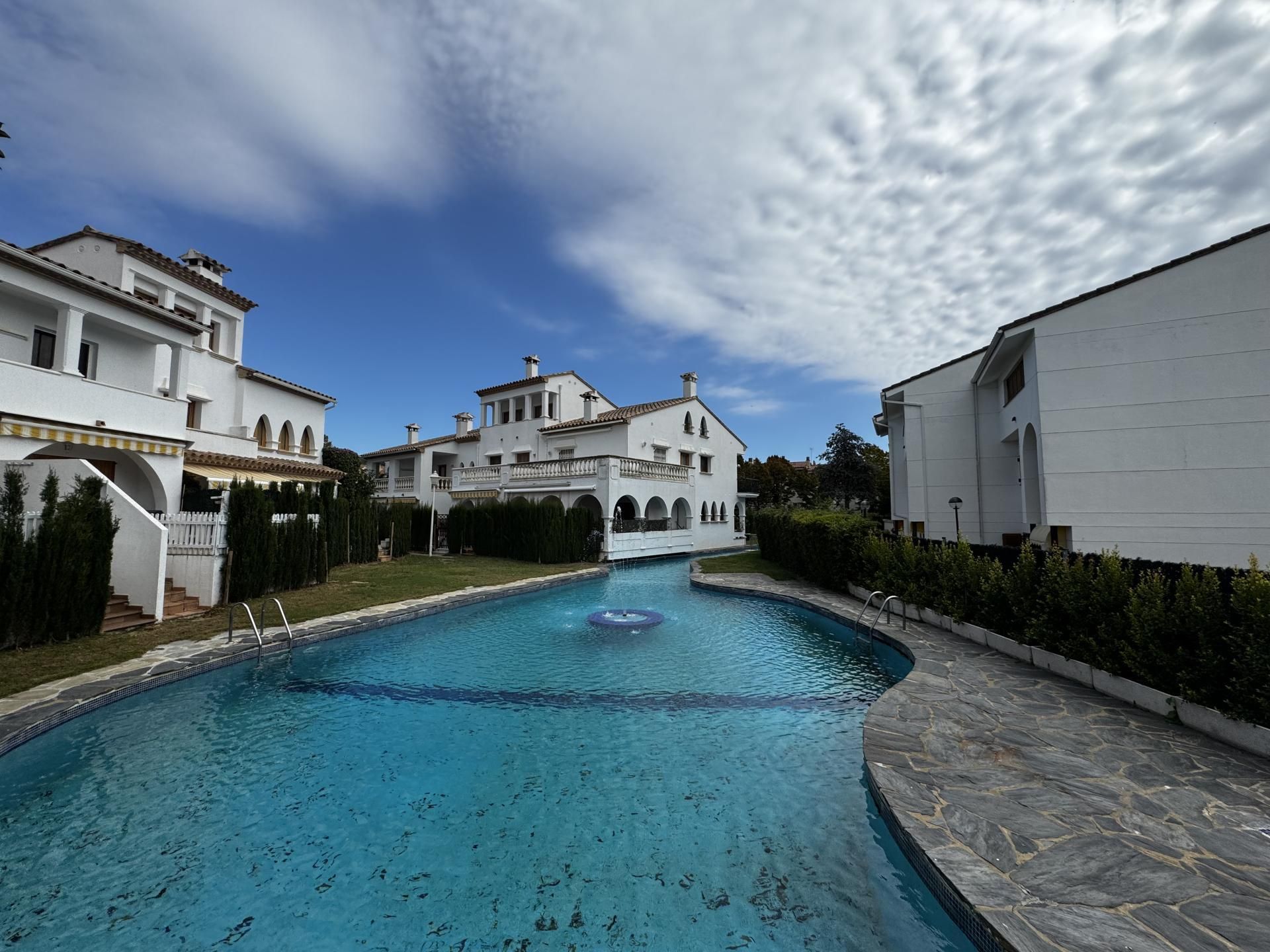 Piscina de Casa adosada en venda en Castell d'Aro, Platja d'Aro i s'Agaró amb Parquet, Terrassa i Piscina