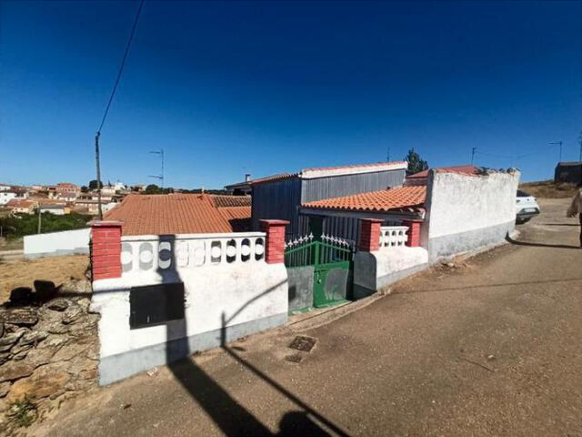 Vista exterior de Casa o xalet en venda en Frades de la Sierra
