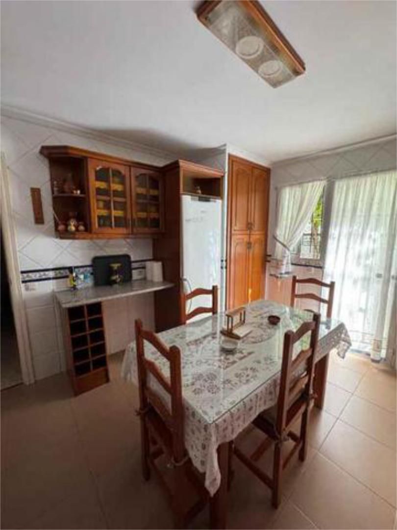 Cuina de Casa o xalet per a compartir en Tomares amb Terrassa, Traster i Moblat