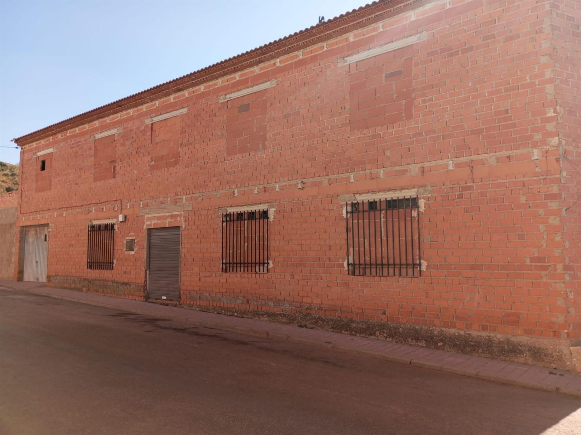 Vista exterior de Casa adosada en venda en Montiel