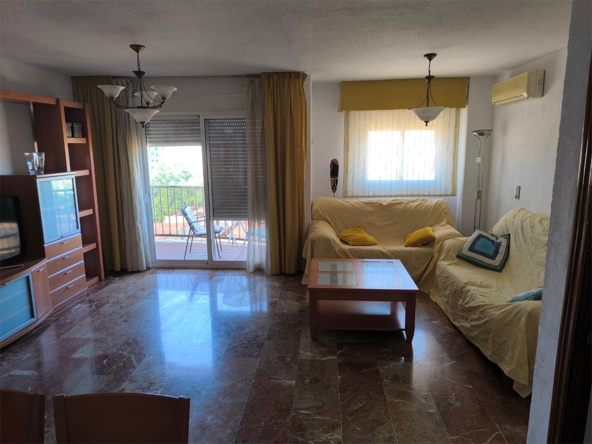 Living room of Flat for sale in  Granada Capital  with Air Conditioner and Balcony
