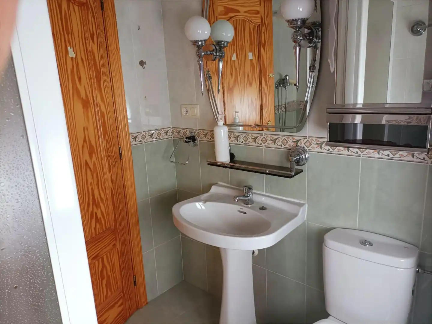 Piso de alquiler en Calle Manuel Revilla Castán, 8, Miralvalle - Av. Virgen del Puerto - La Data Baño de Piso de alquiler en Plasencia con Aire acondicionado y Amueblado