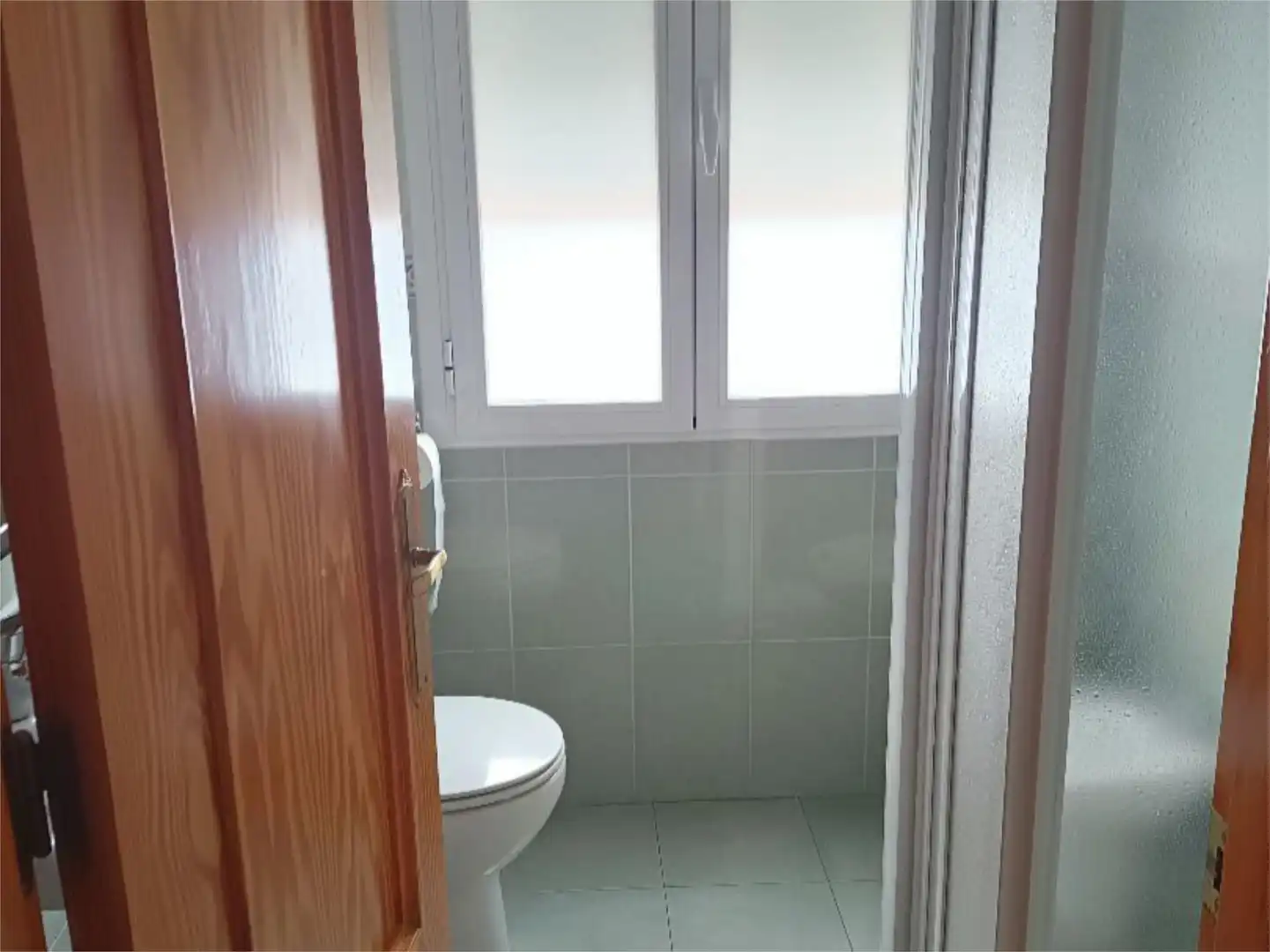 Piso de alquiler en Calle Manuel Revilla Castán, 8, Miralvalle - Av. Virgen del Puerto - La Data Baño de Piso de alquiler en Plasencia con Aire acondicionado y Amueblado